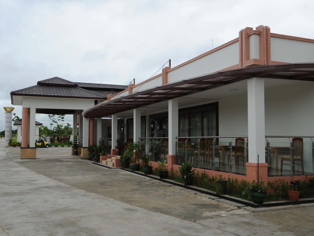 The Golden Lake Hotel Naypyidaw Exterior foto