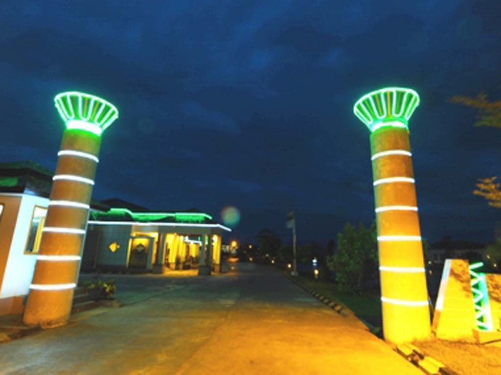 The Golden Lake Hotel Naypyidaw Exterior foto